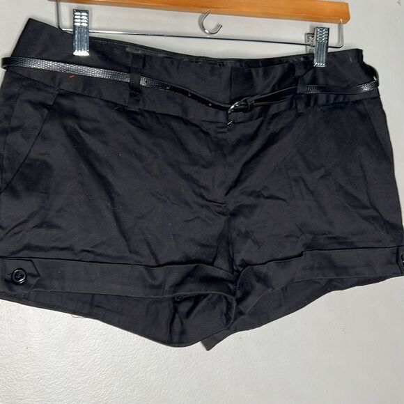 Stooshy black belted cuffed shorts, size 11 - Picture 3 of 8